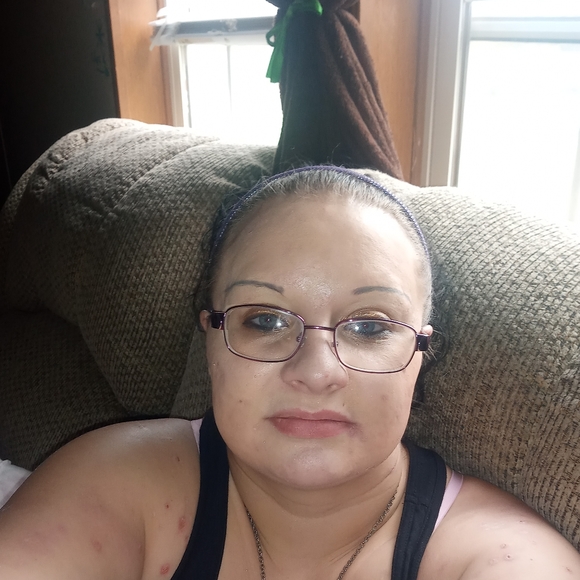 Meet your Posher, Hannah - Picture 1 of 4